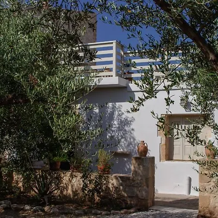 Semesterbostad Amygdalia Traditional House *