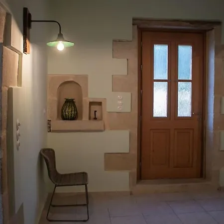 Semesterbostad Amygdalia Traditional House *